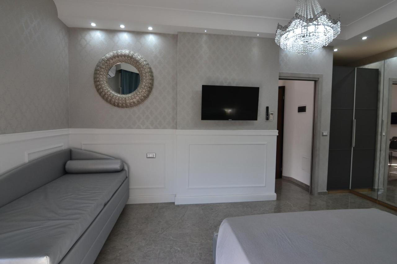 Silver Apartment